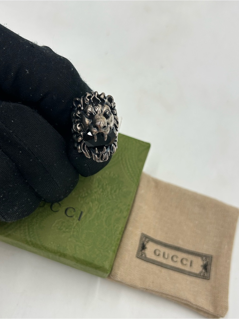 Unisex Gucci, iconic Lionhead silver ring featuring black crystal size 10 Italy - Picture 5 of 11